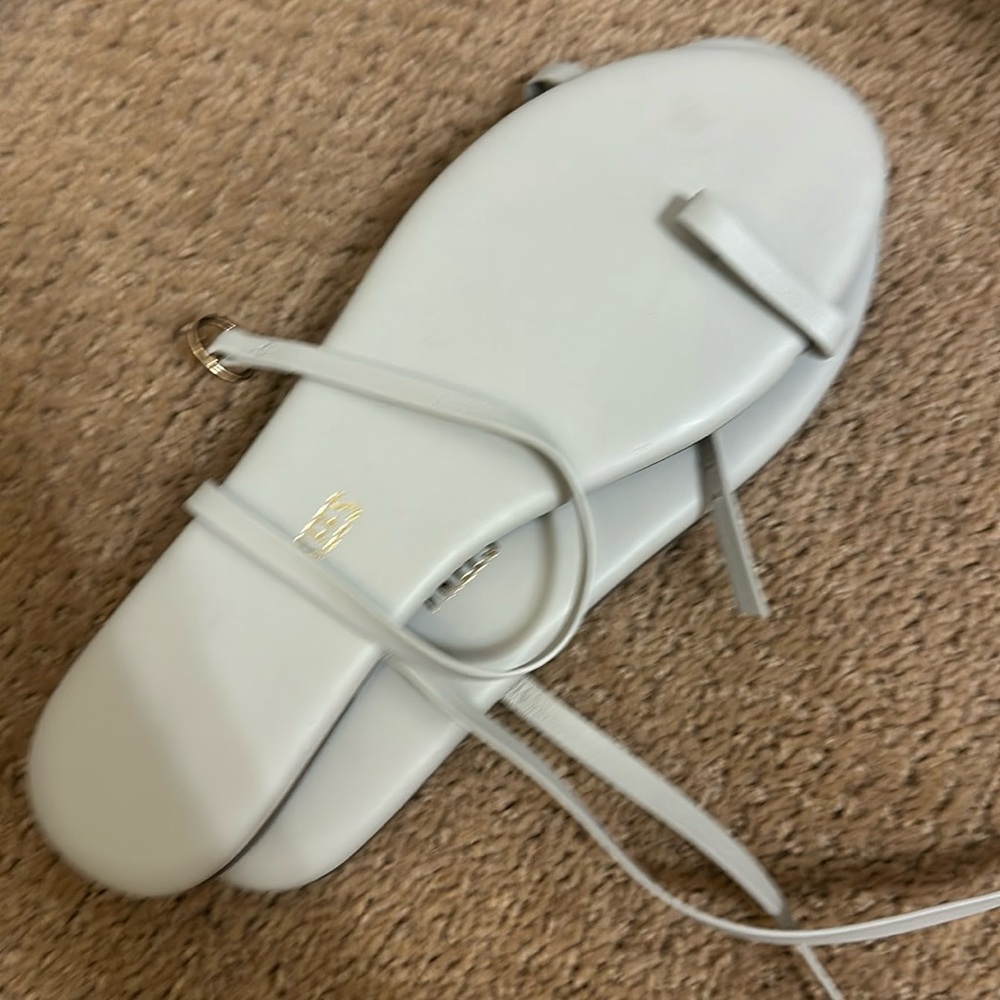 Tkees sandals sz 8 never worn